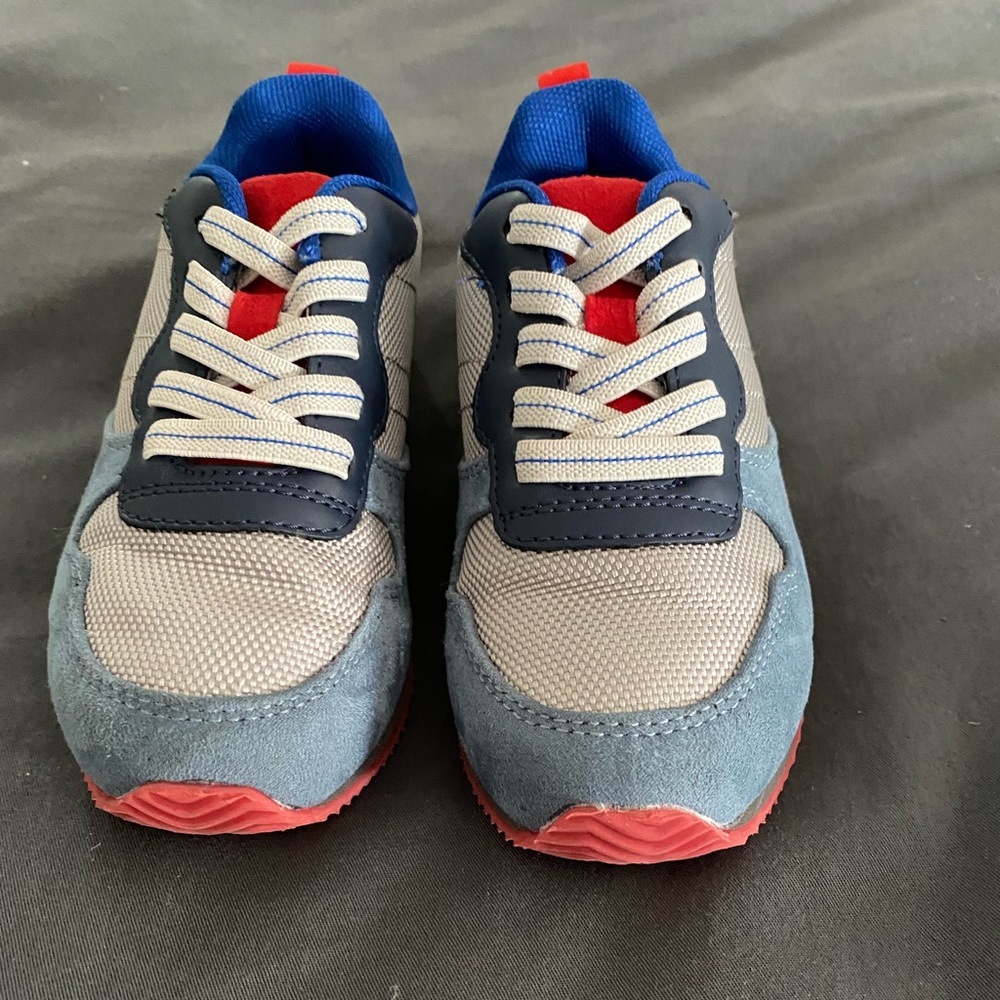 Toddler boys size 10 Gap sneakers